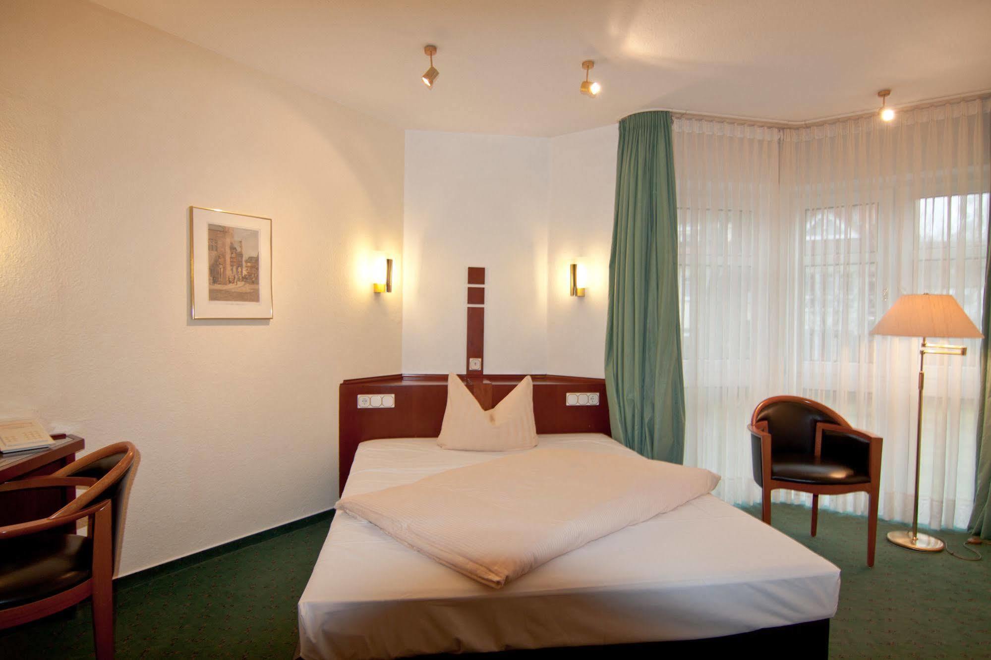Parkhotel Unter Den Linden Halberstadt Exterior foto